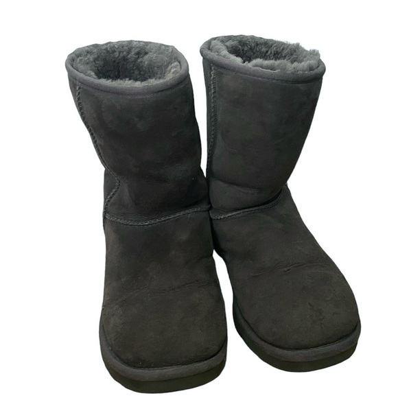 UGG Women’s Classic Short II - Bestseller!! - Picture 4 of 9